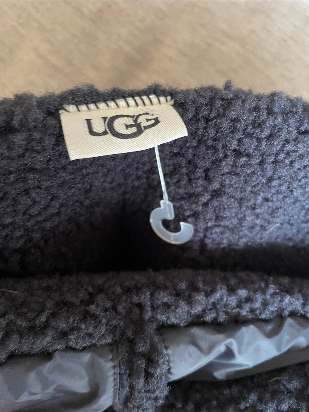 UGG scarf. $49 - Picture 2 of 5